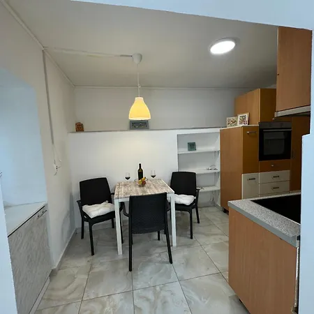 Дом отдыха Tribunj Private House Трибунь