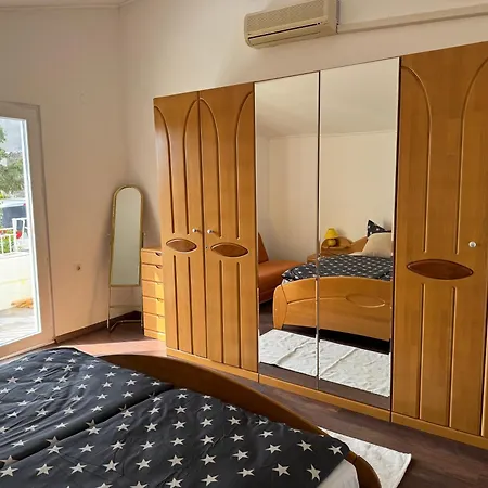 Дом отдыха Tribunj Private House