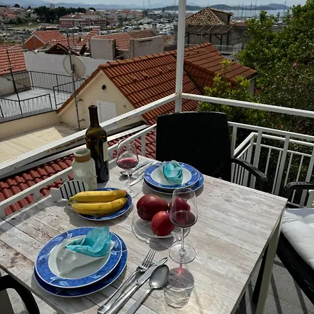 펜션 Tribunj Private House *