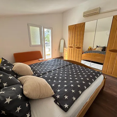 Tribunj Private House *