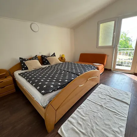 Tribunj Private House *