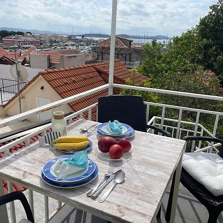 펜션 Tribunj Private House *